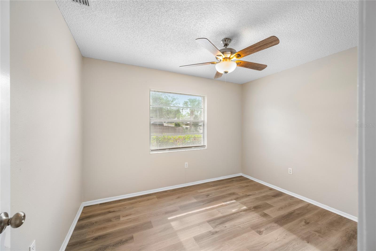1221 E COURT ST — photo 32