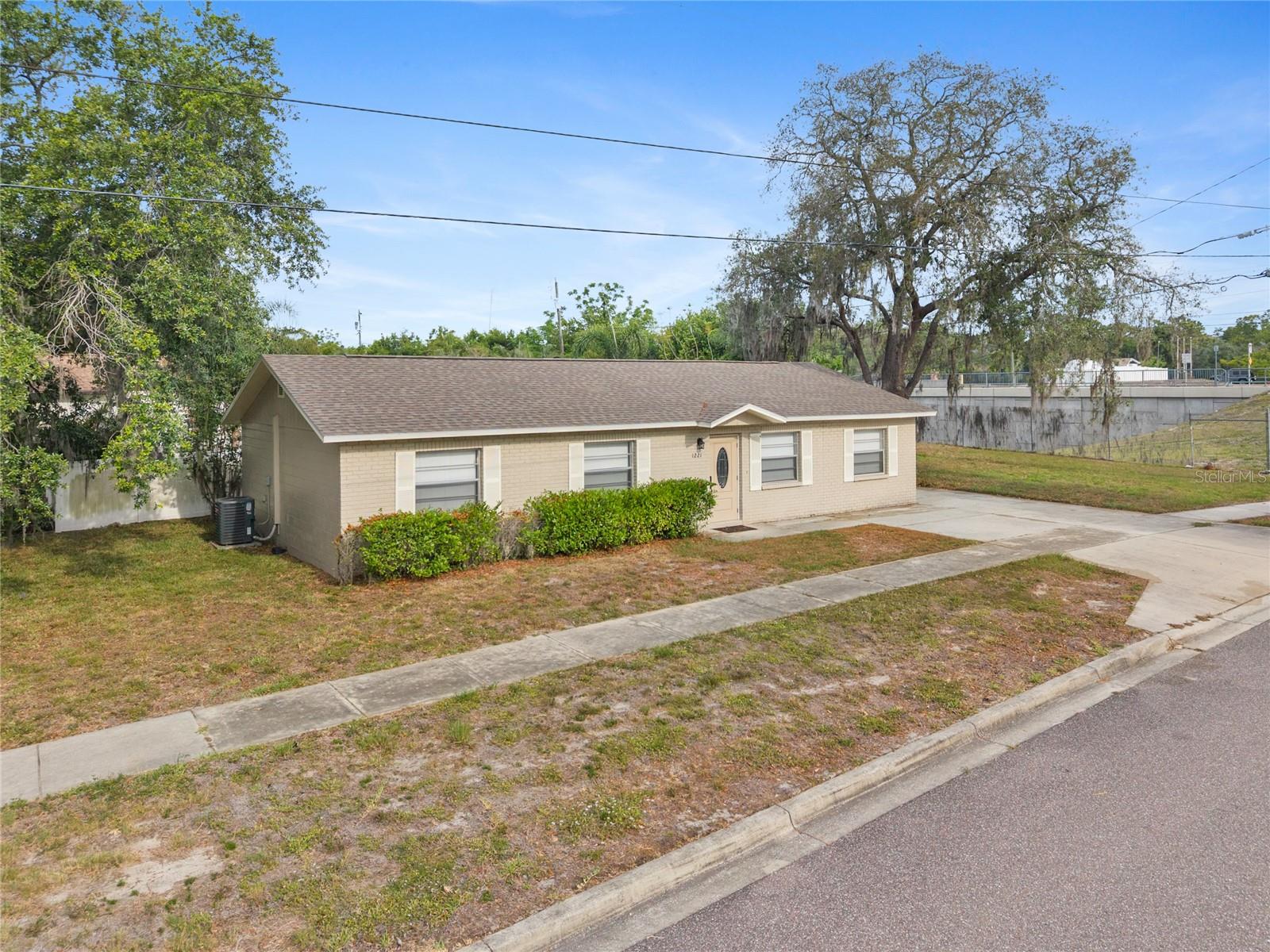 1221 E COURT ST — photo 26