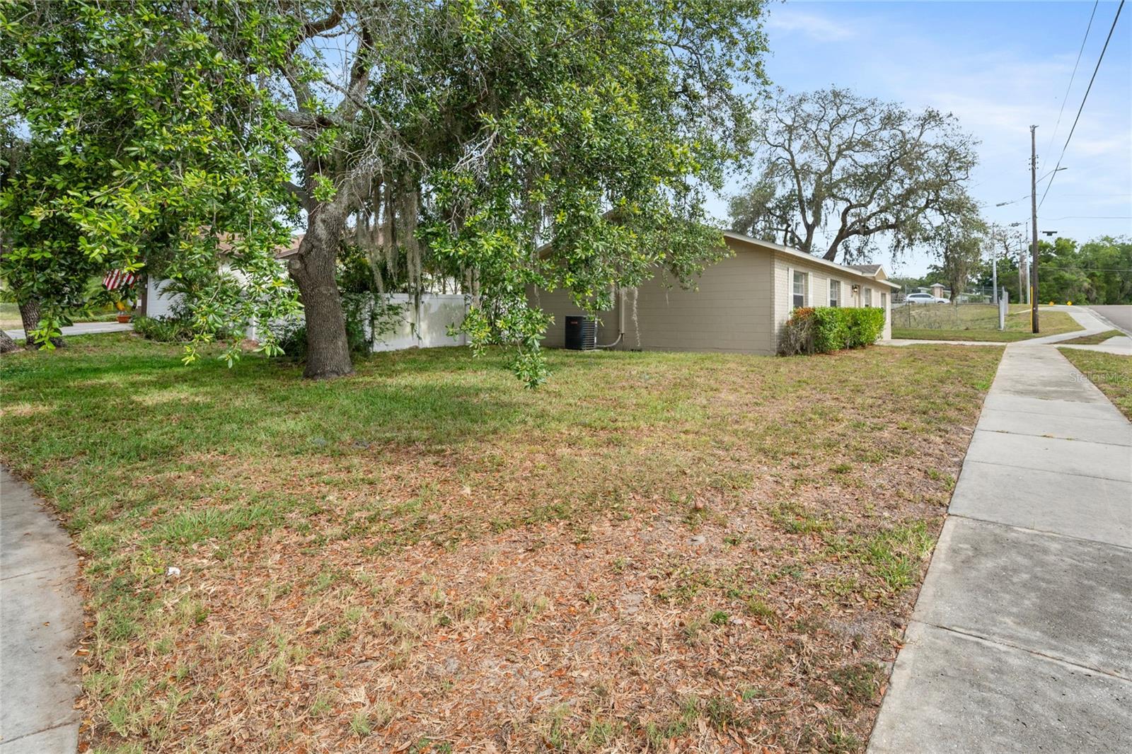 1221 E COURT ST — photo 36