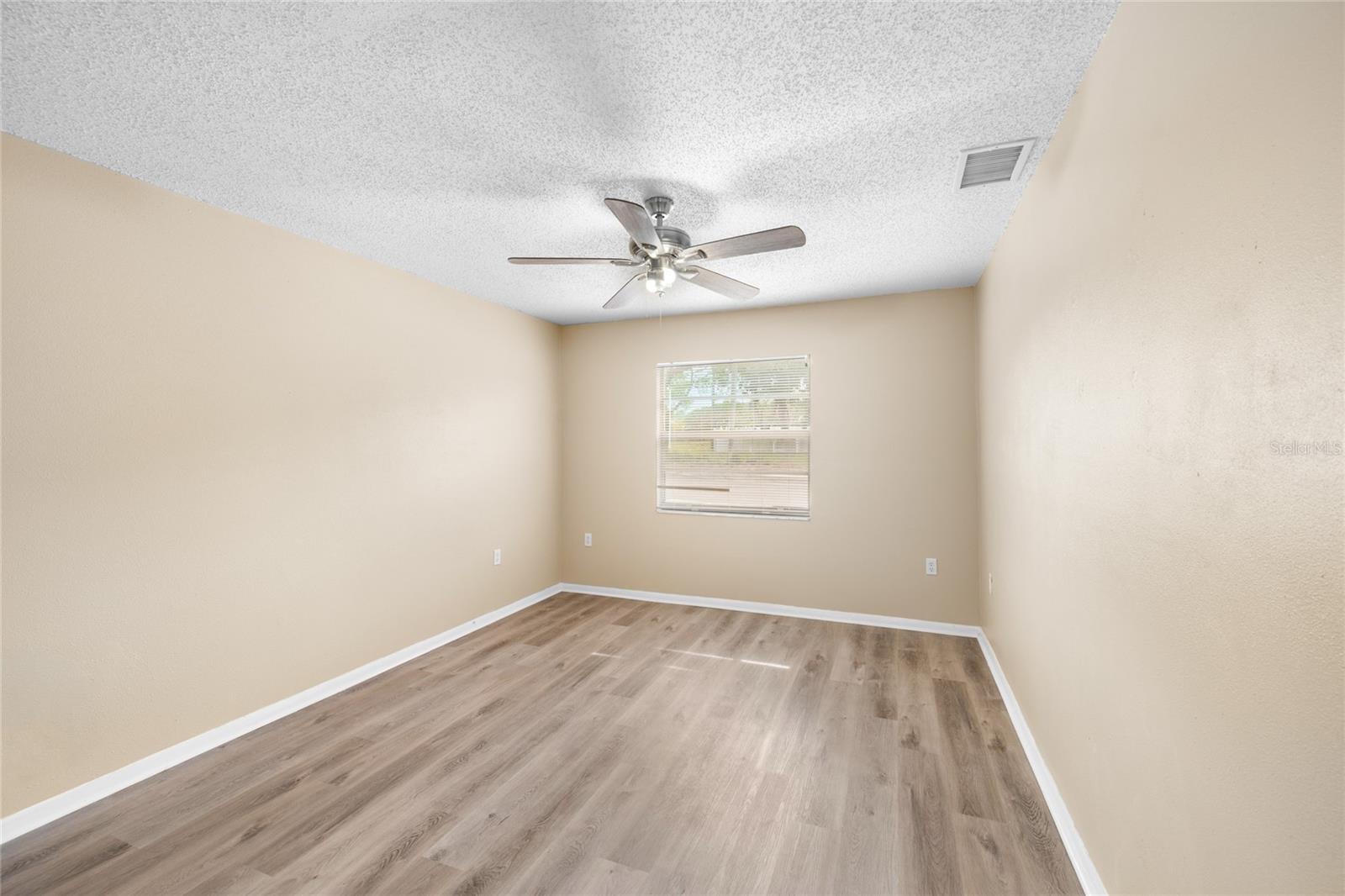 1221 E COURT ST — photo 14