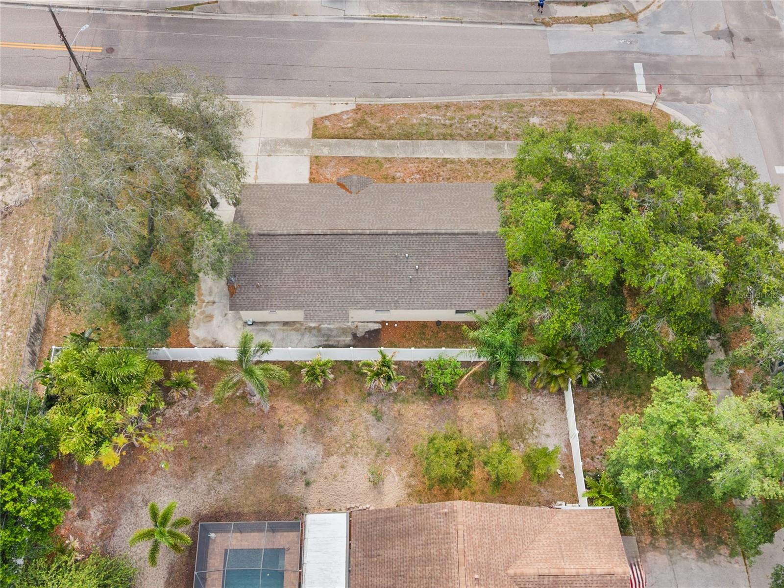 1221 E COURT ST — photo 30