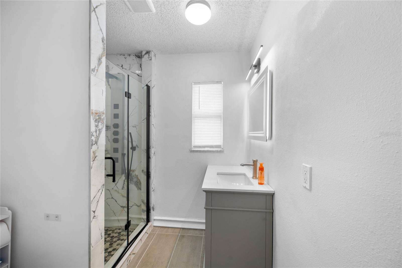 1221 E COURT ST — photo 17
