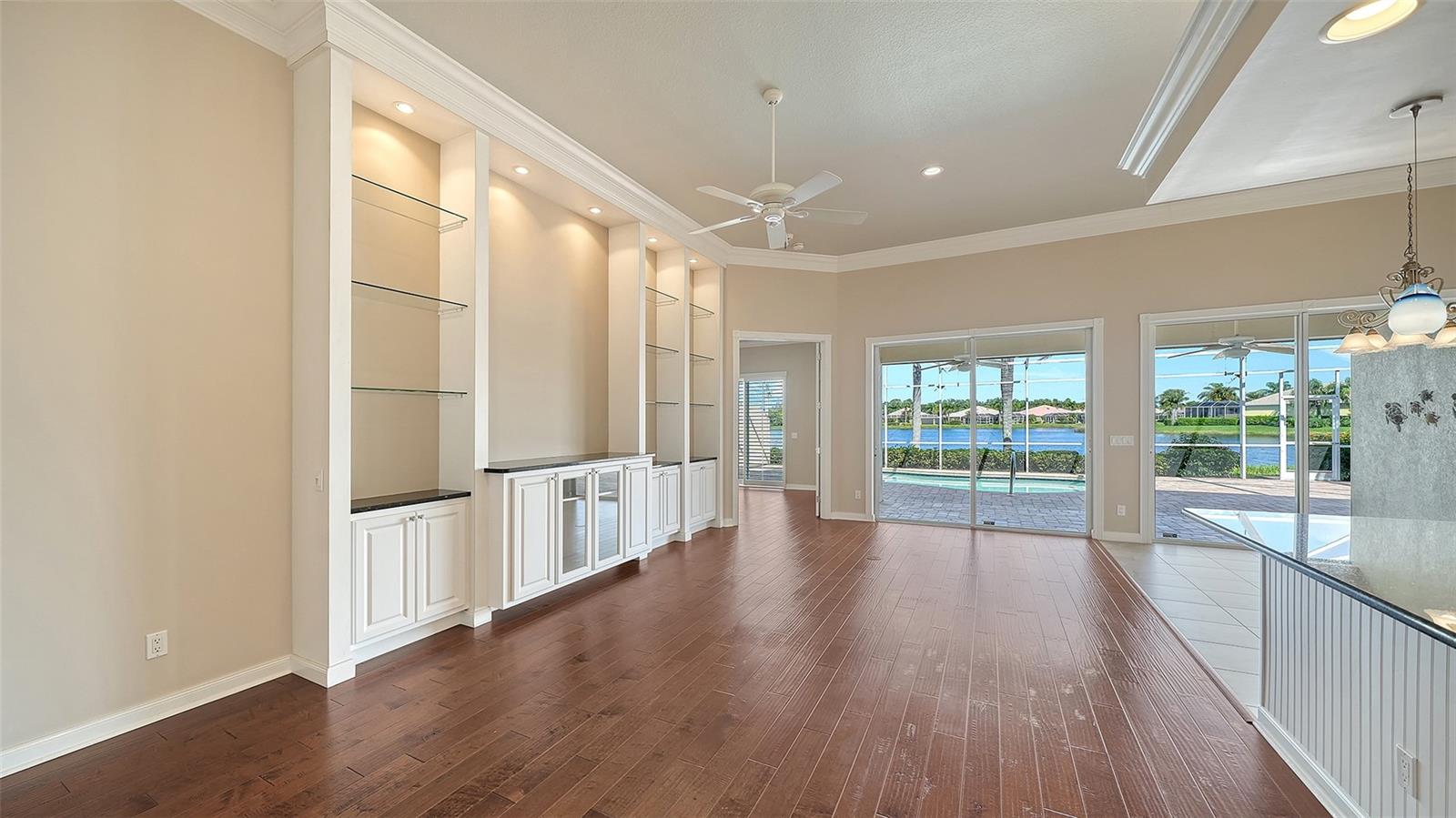 5924 MARIPOSA LN — photo 8
