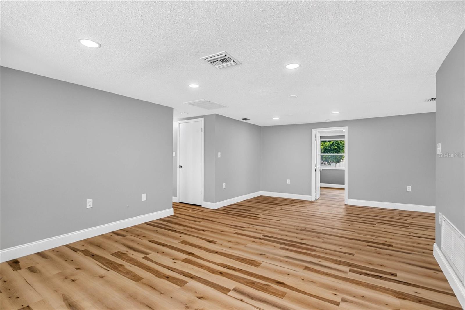 9516 GRAY FOX LN — photo 4