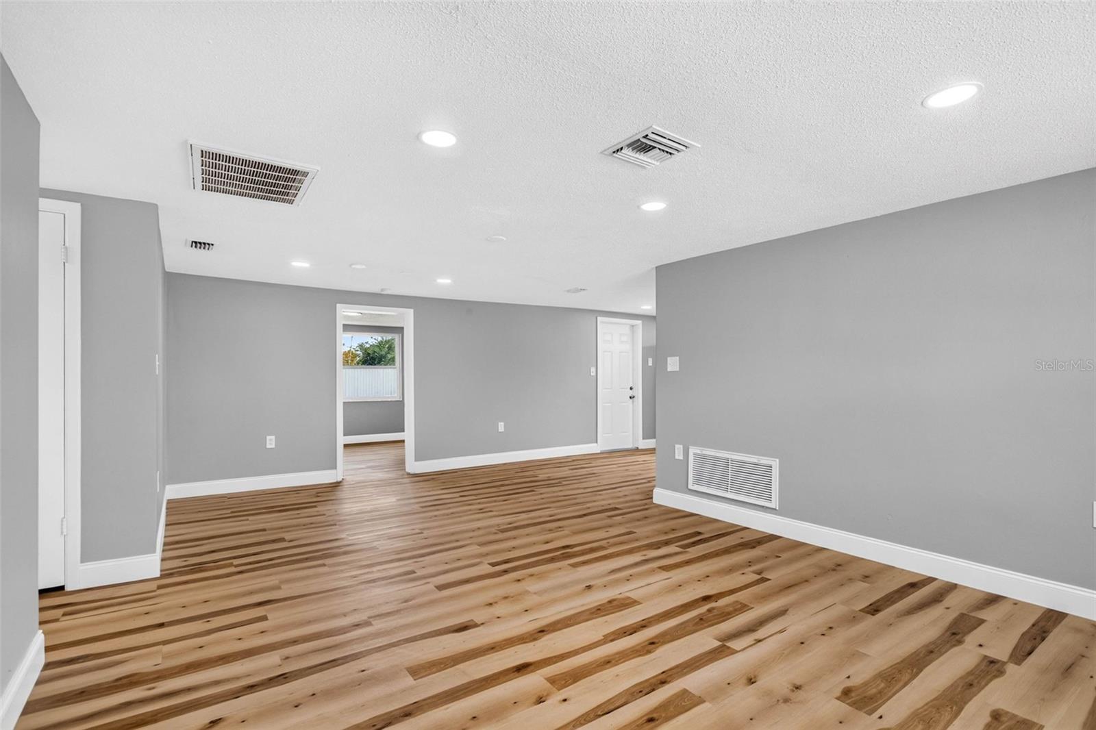 9516 GRAY FOX LN — photo 8