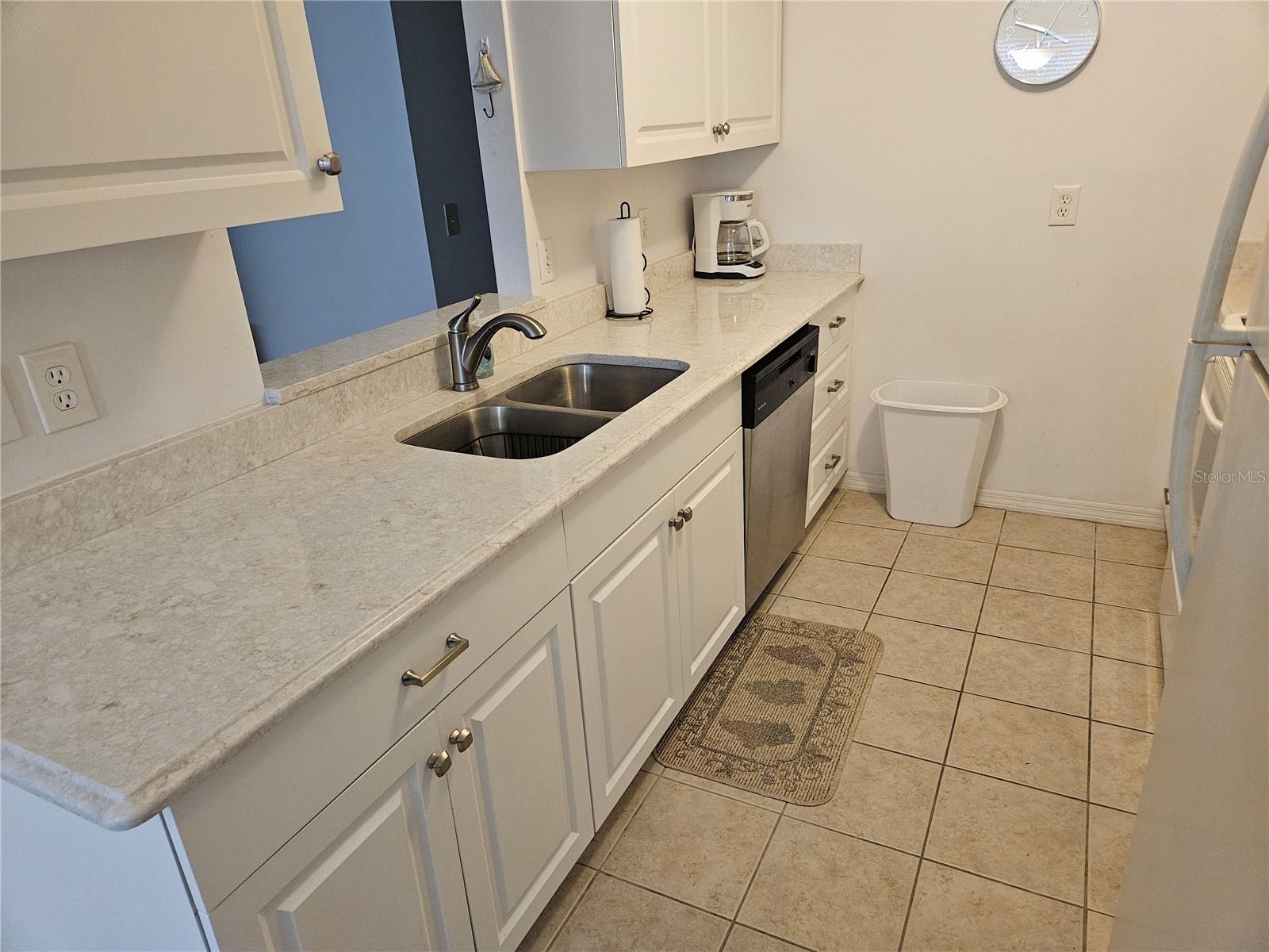304 GRAYSTON PL — photo 15