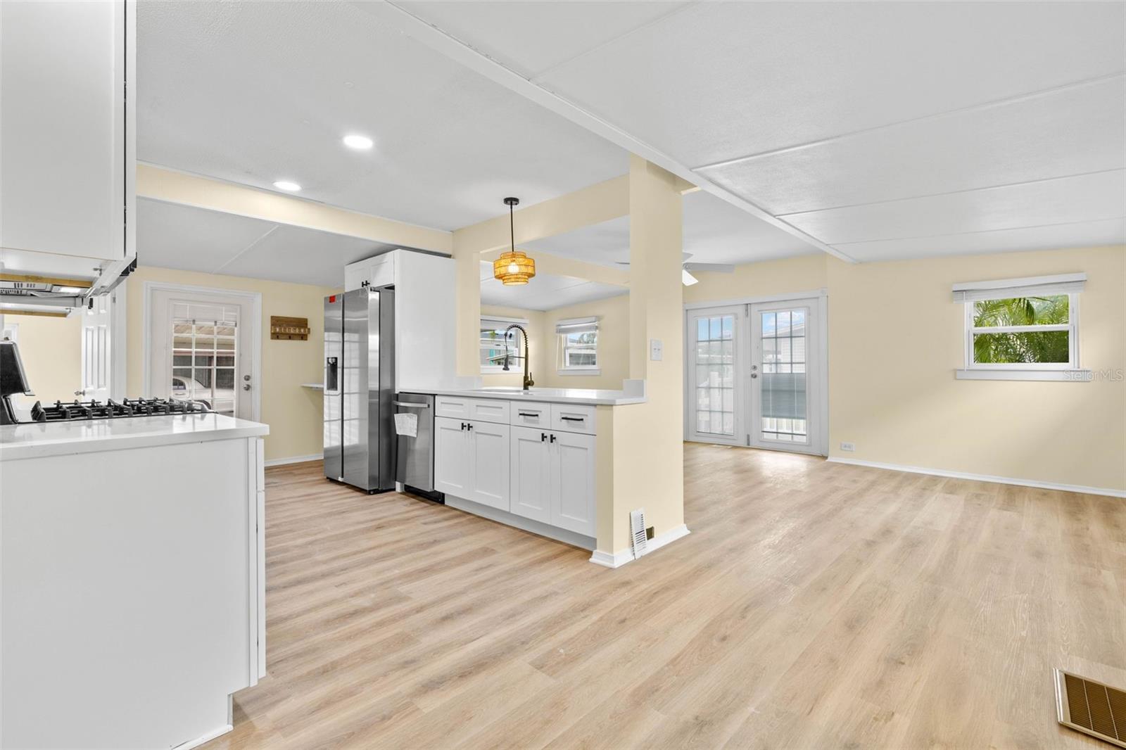 6830 AMERICANA DR NE #127 — photo 7