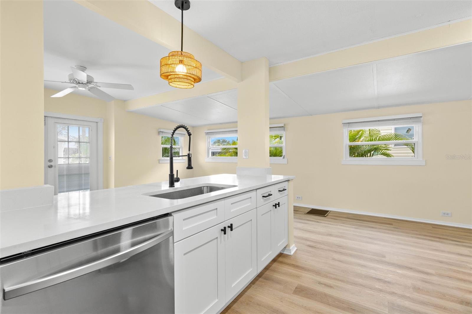 6830 AMERICANA DR NE #127 — photo 9