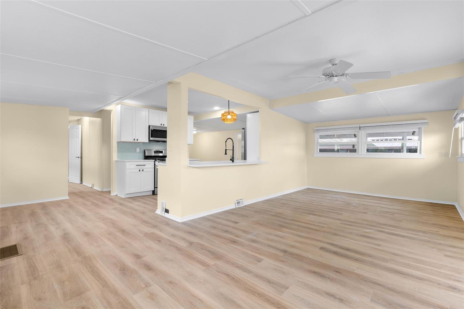 6830 AMERICANA DR NE #127 — photo 4