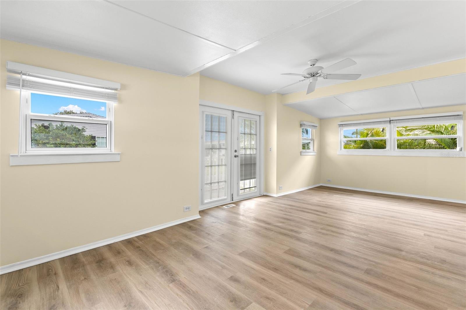 6830 AMERICANA DR NE #127 — photo 3
