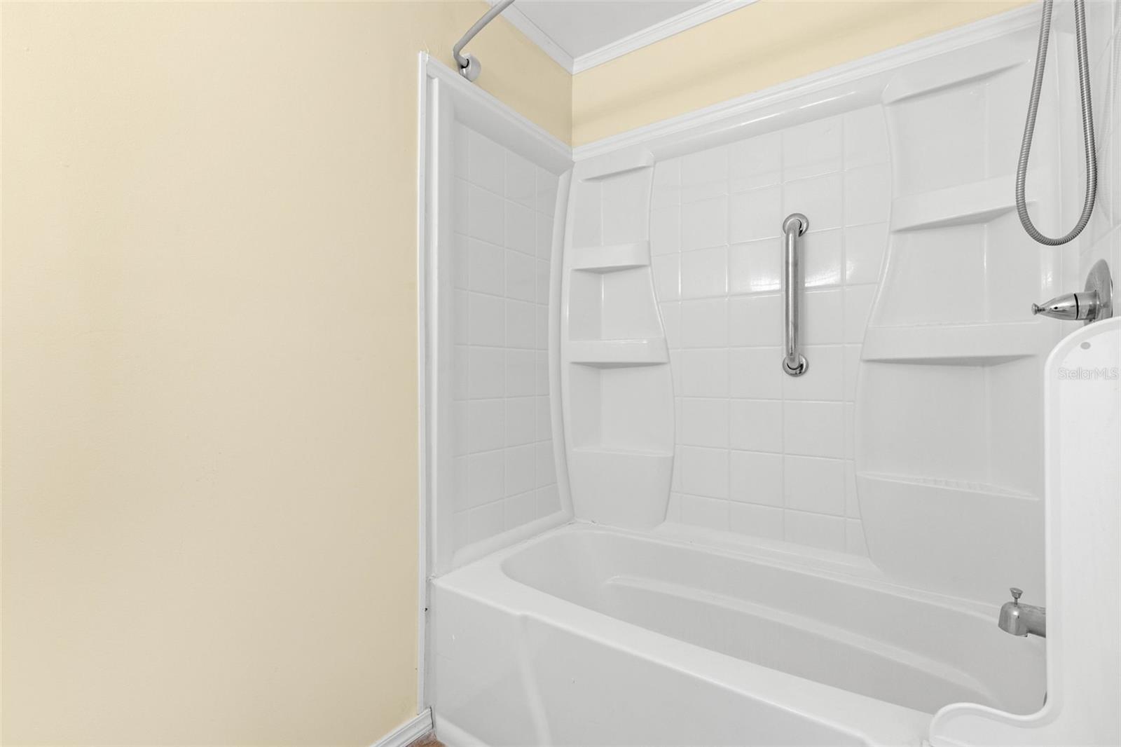 6830 AMERICANA DR NE #127 — photo 16