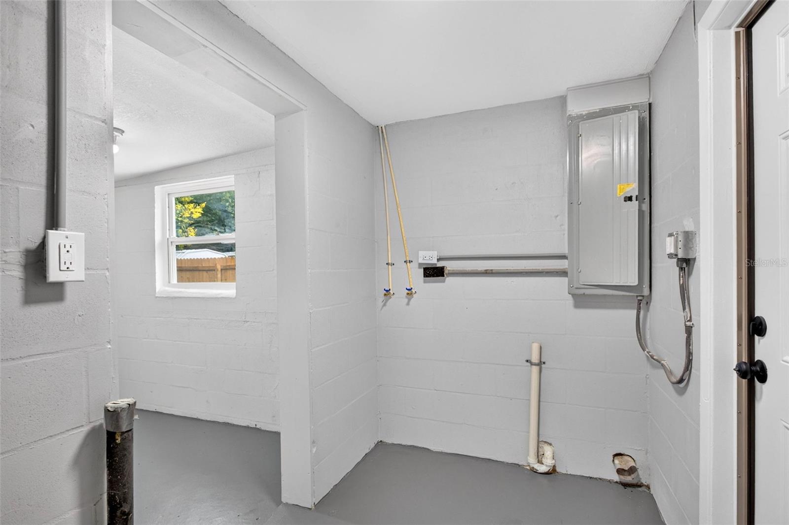 11031 HASSLE AVE — photo 33