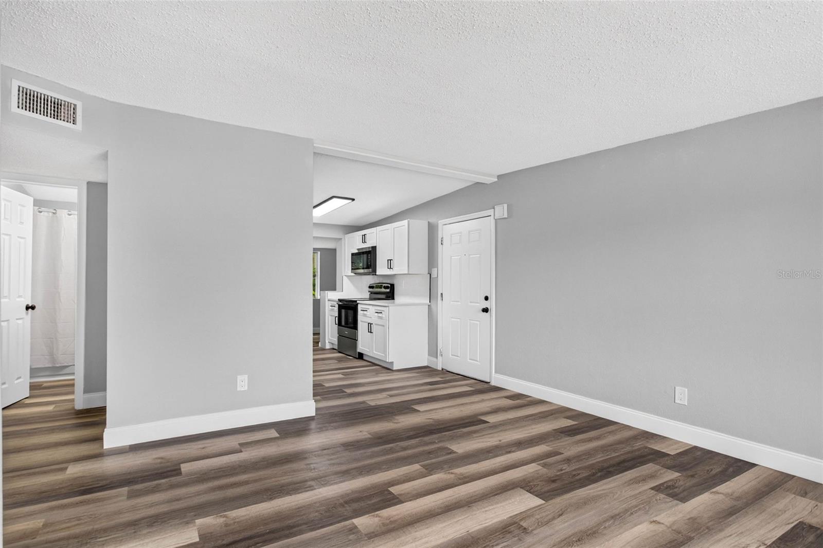11031 HASSLE AVE — photo 9