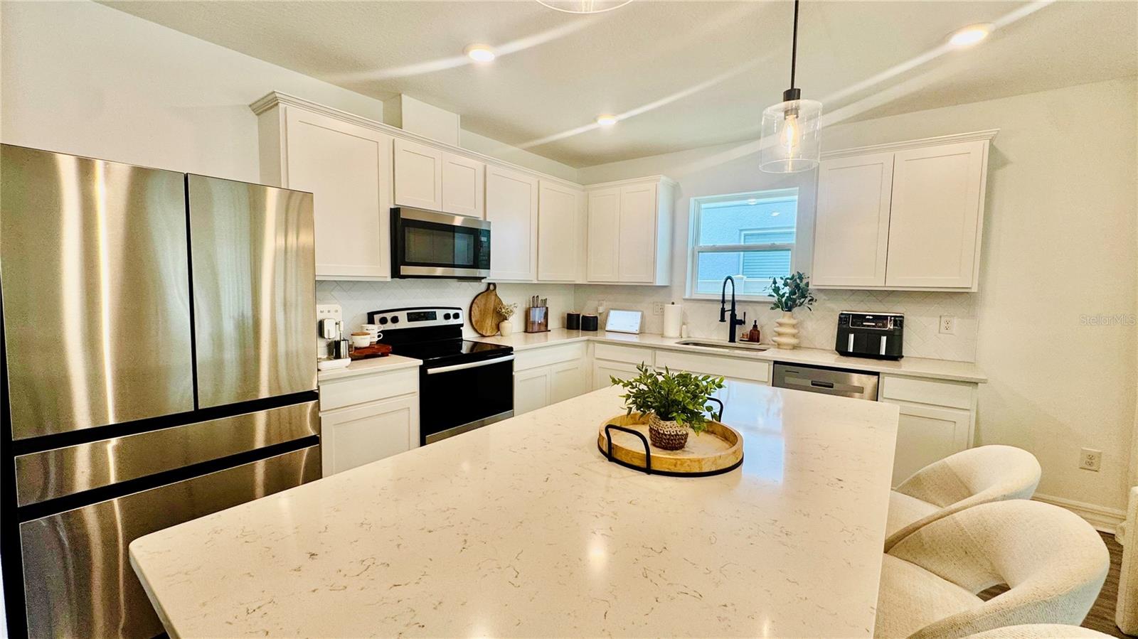 3919 CAPRI COAST DR — photo 4