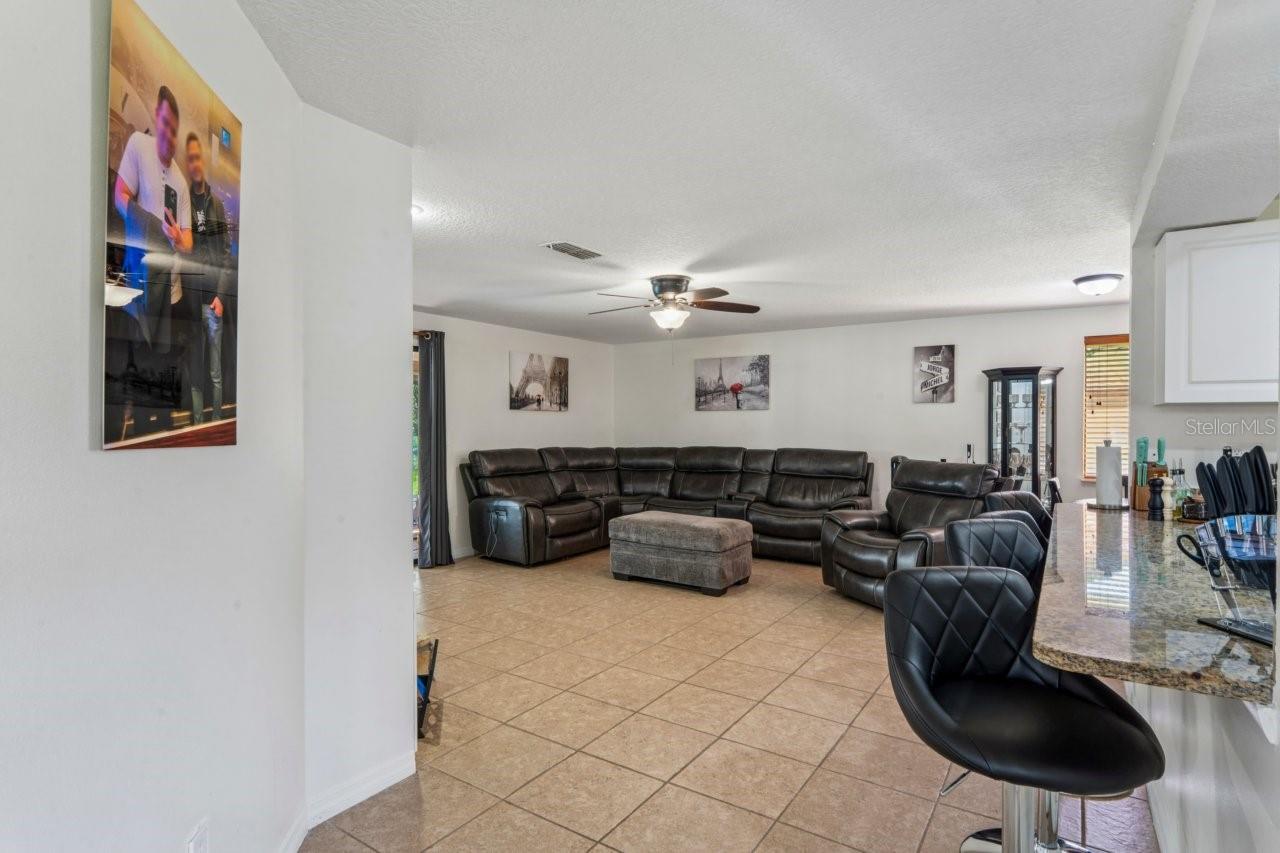 583 LONGWOOD CT — photo 10