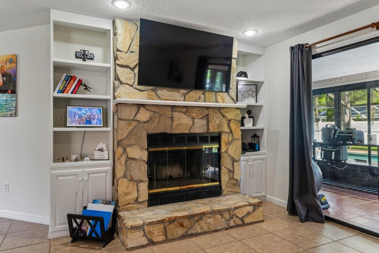 583 LONGWOOD CT — photo 9