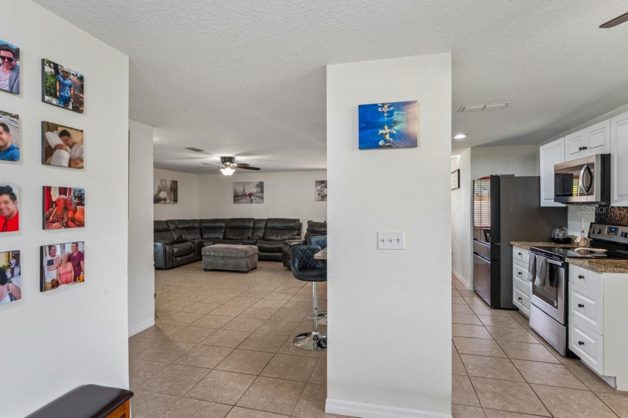583 LONGWOOD CT — photo 33