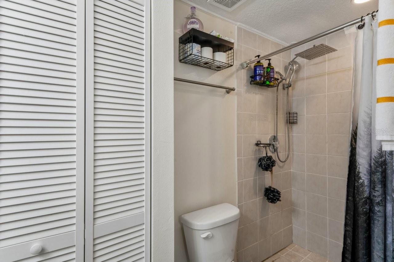 583 LONGWOOD CT — photo 44