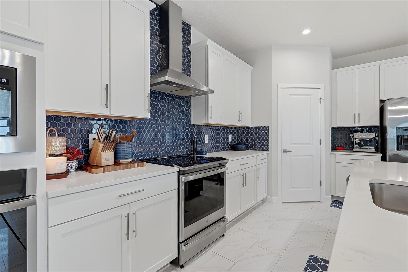 14437 MAIDEN TER — photo 10