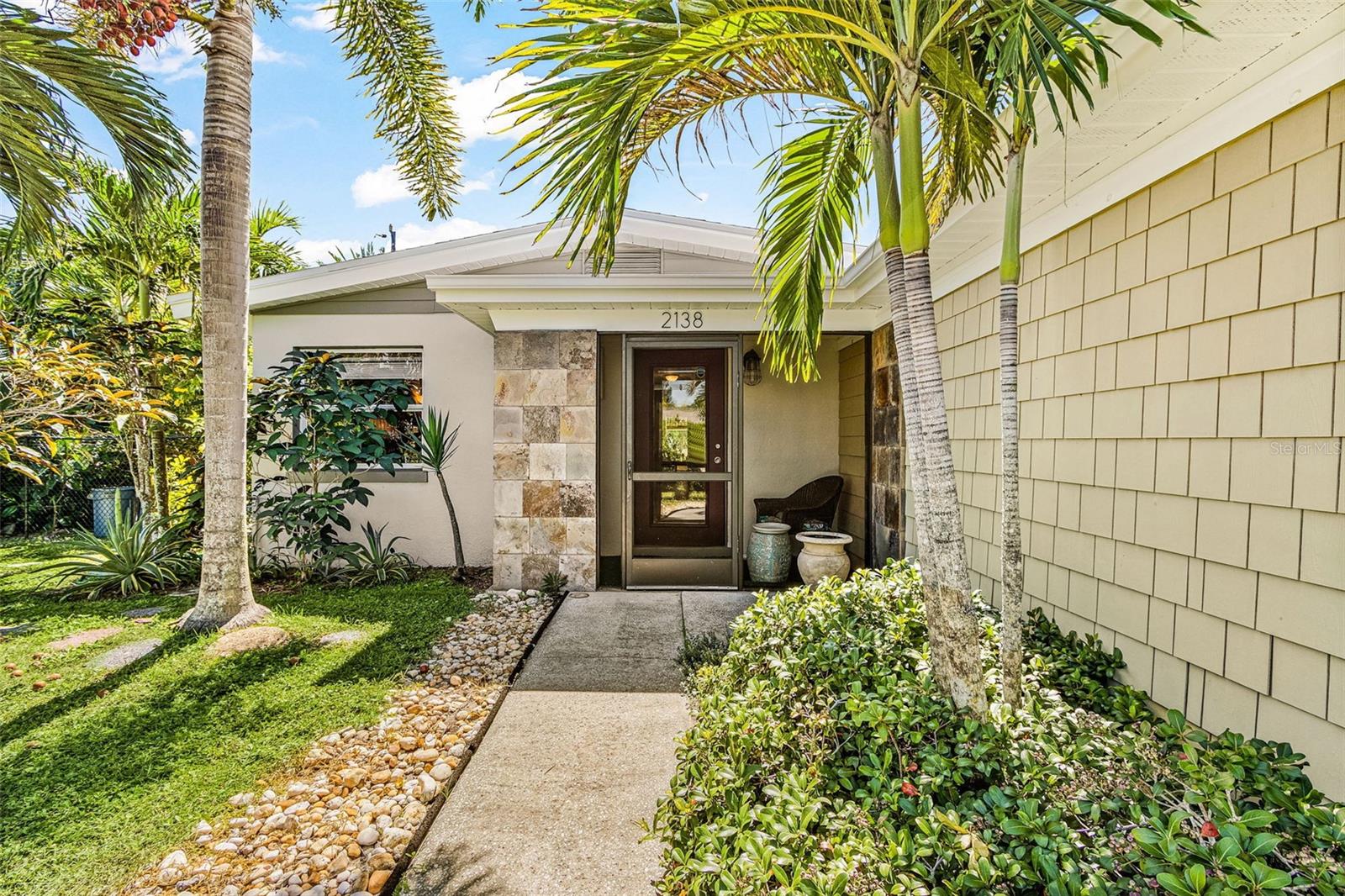 2138 TEMPLE ST — photo 2