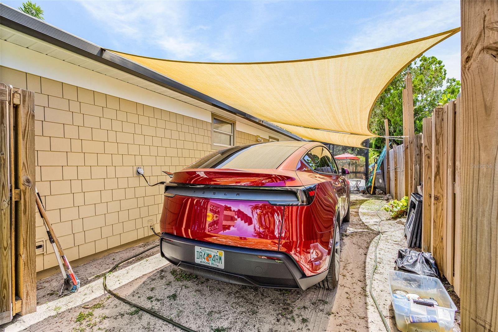 2138 TEMPLE ST — photo 24