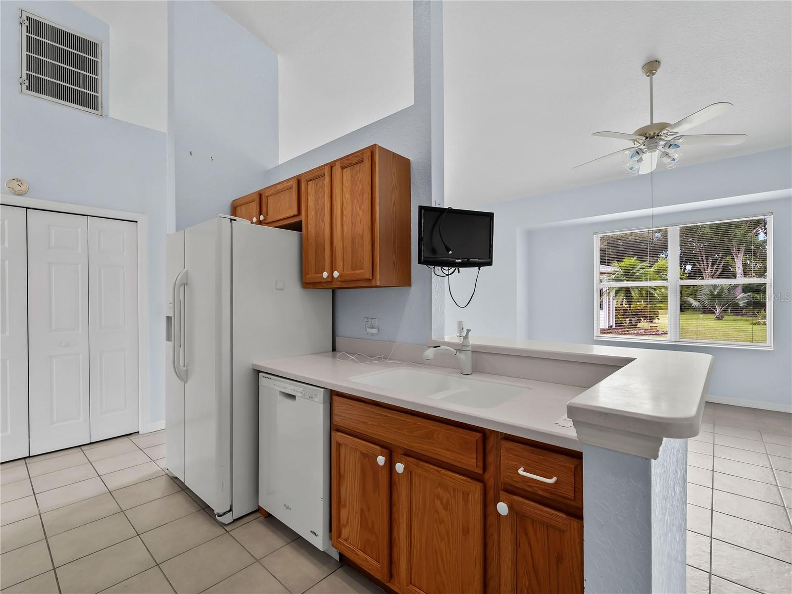 1439 MIMS CT — photo 35