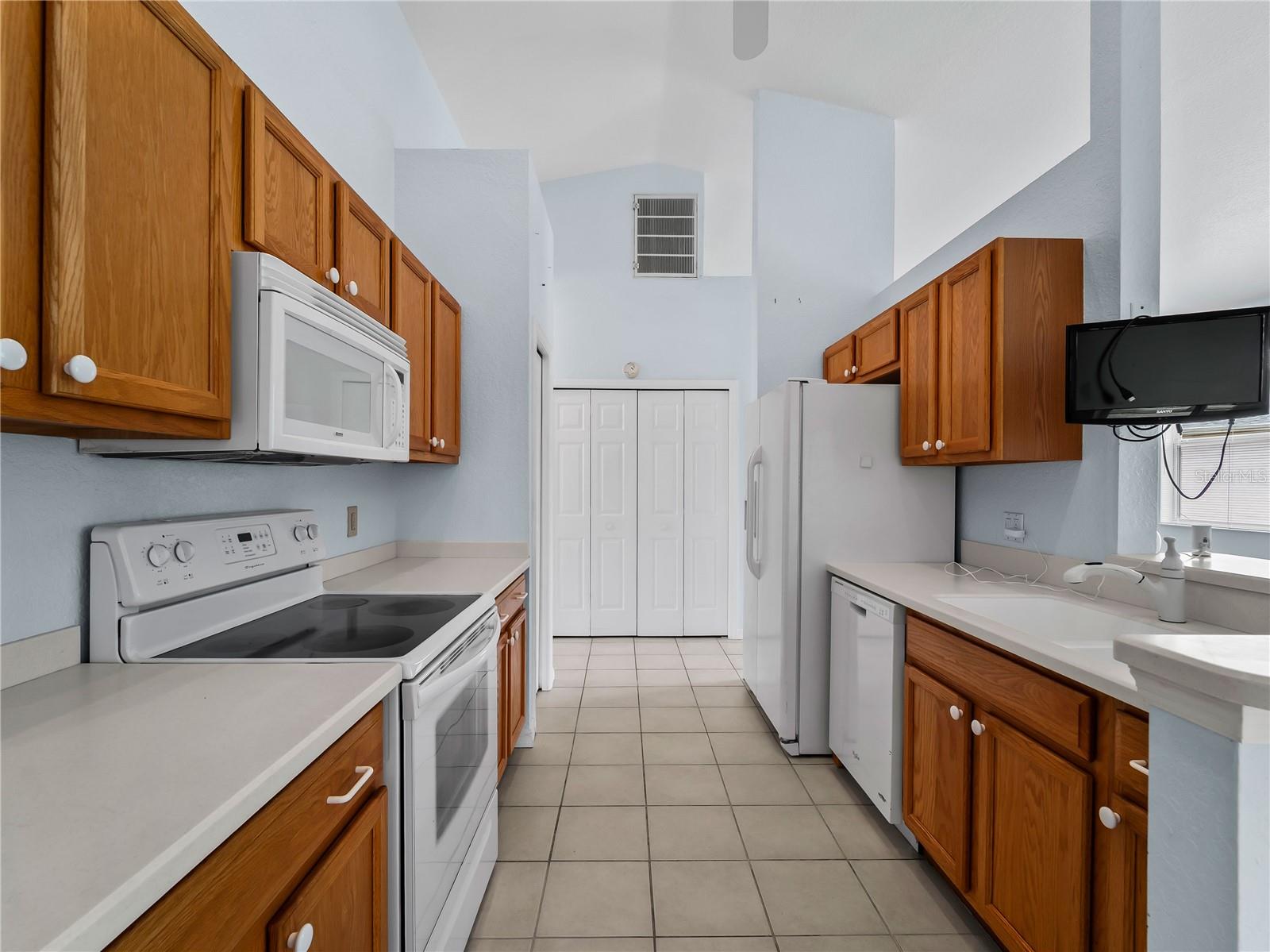 1439 MIMS CT — photo 34
