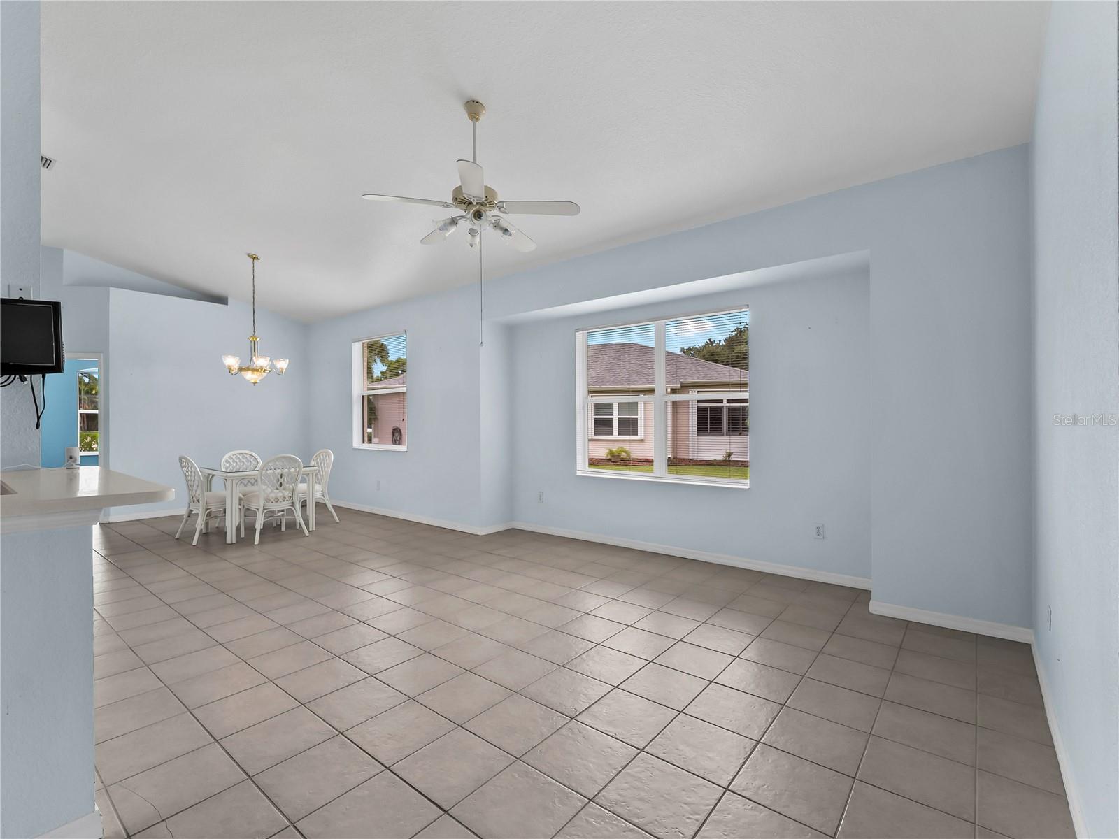 1439 MIMS CT — photo 32