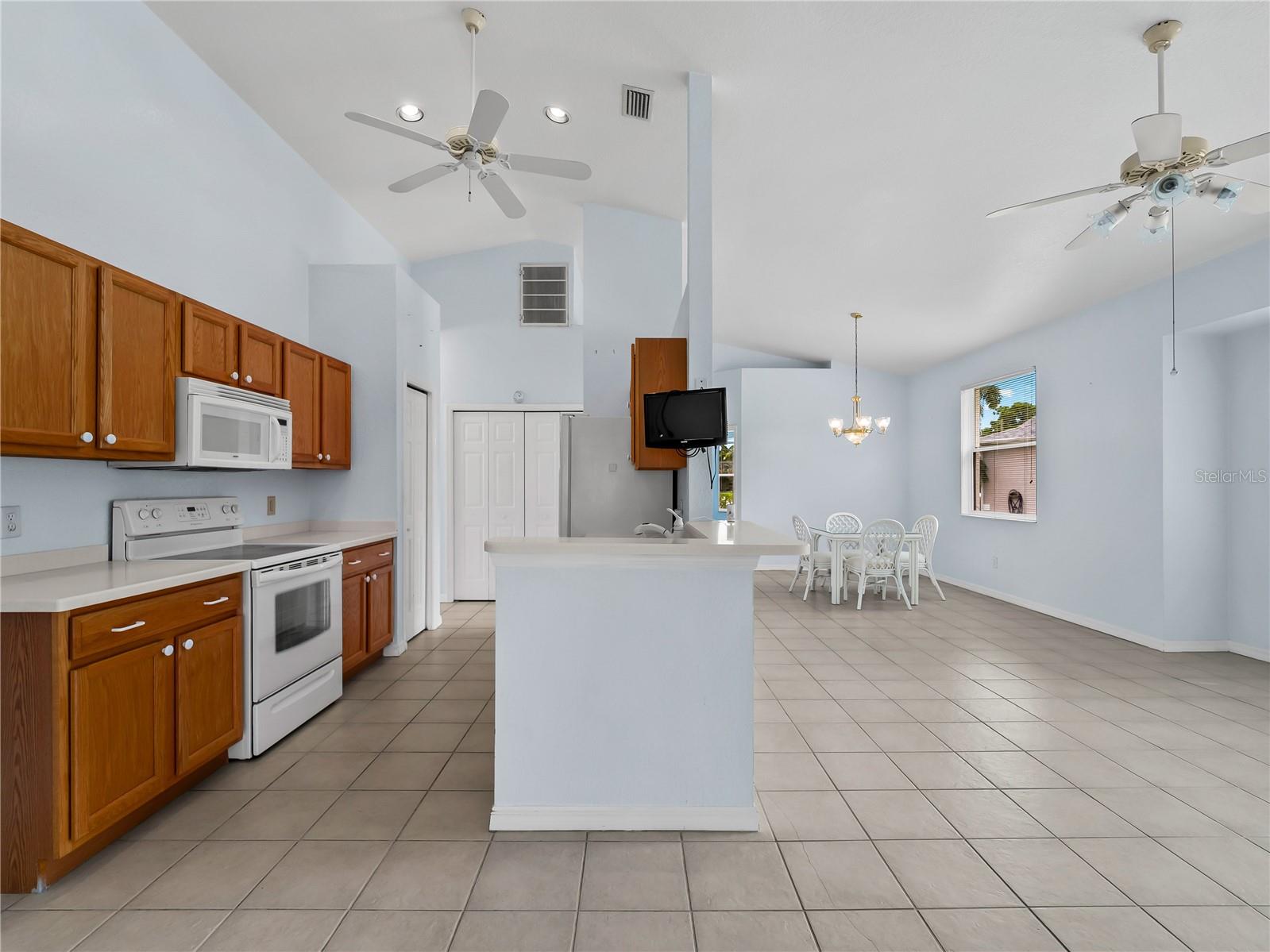 1439 MIMS CT — photo 31
