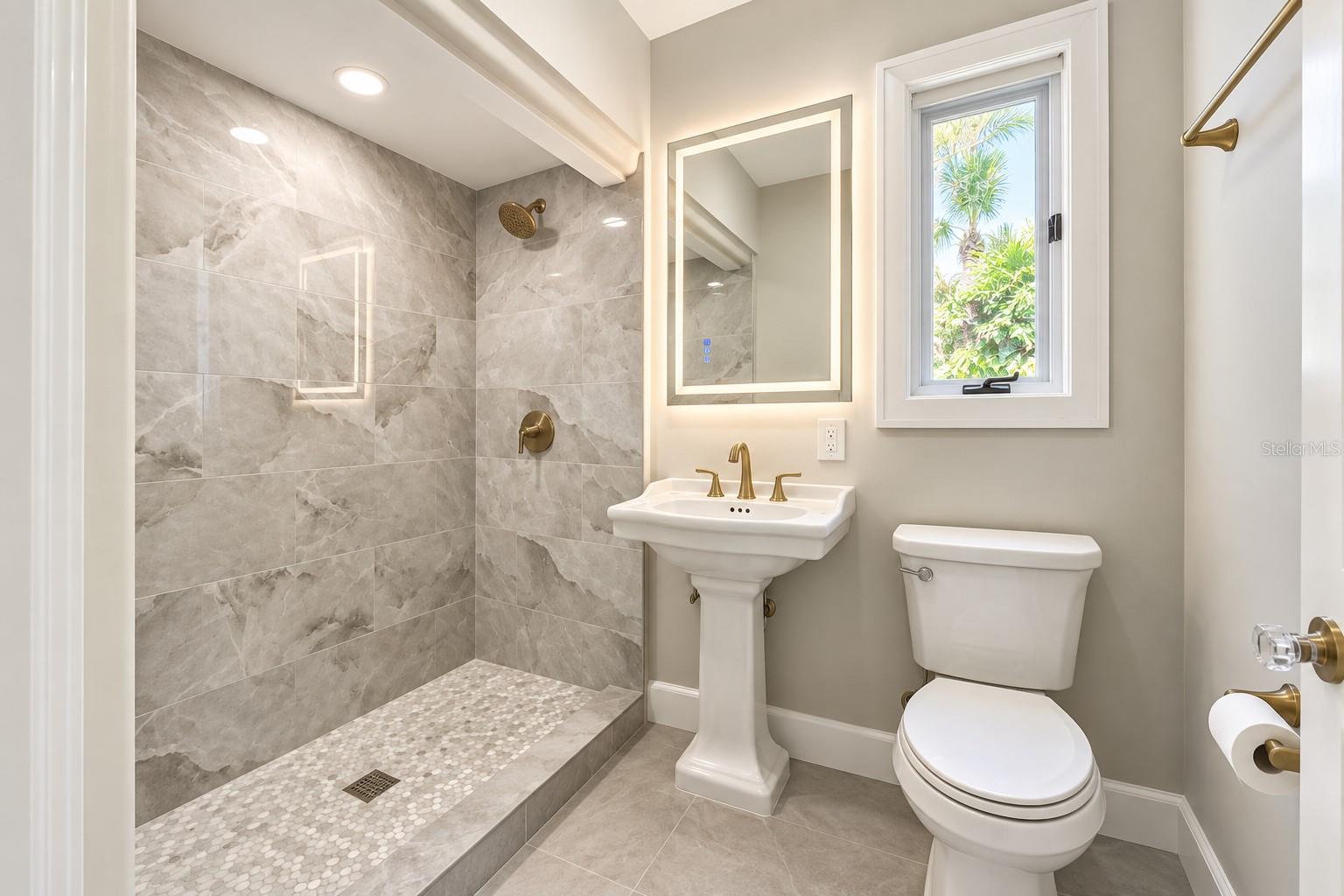 980 BAY ESPLANADE — photo 37