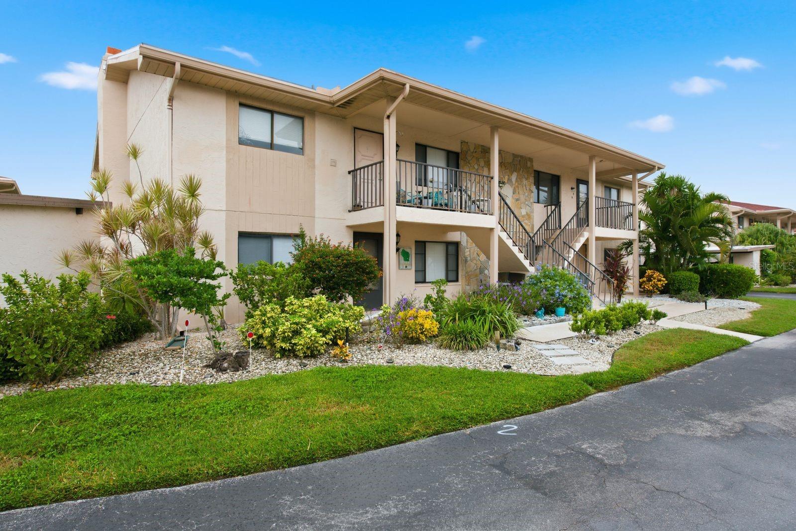 9960 EAGLES POINT CIR #4 — photo 3