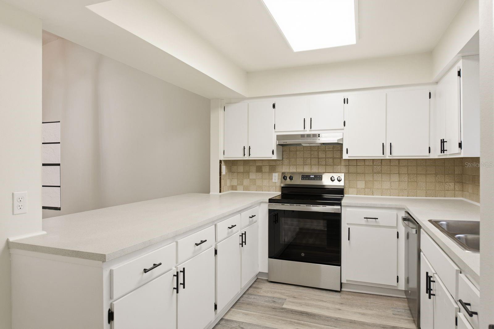 9960 EAGLES POINT CIR #4 — photo 16