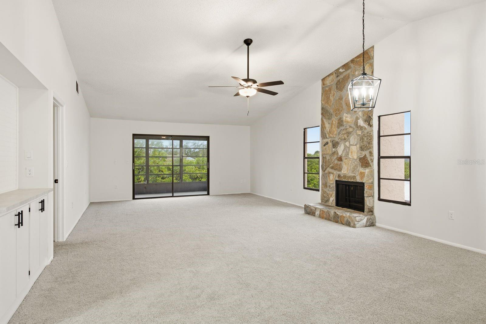 9960 EAGLES POINT CIR #4 — photo 5