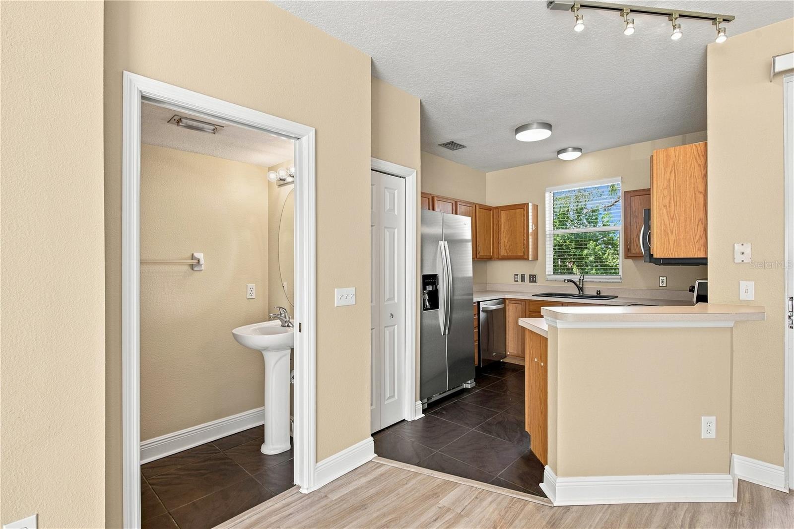 13710 FOREST LAKE DR — photo 10