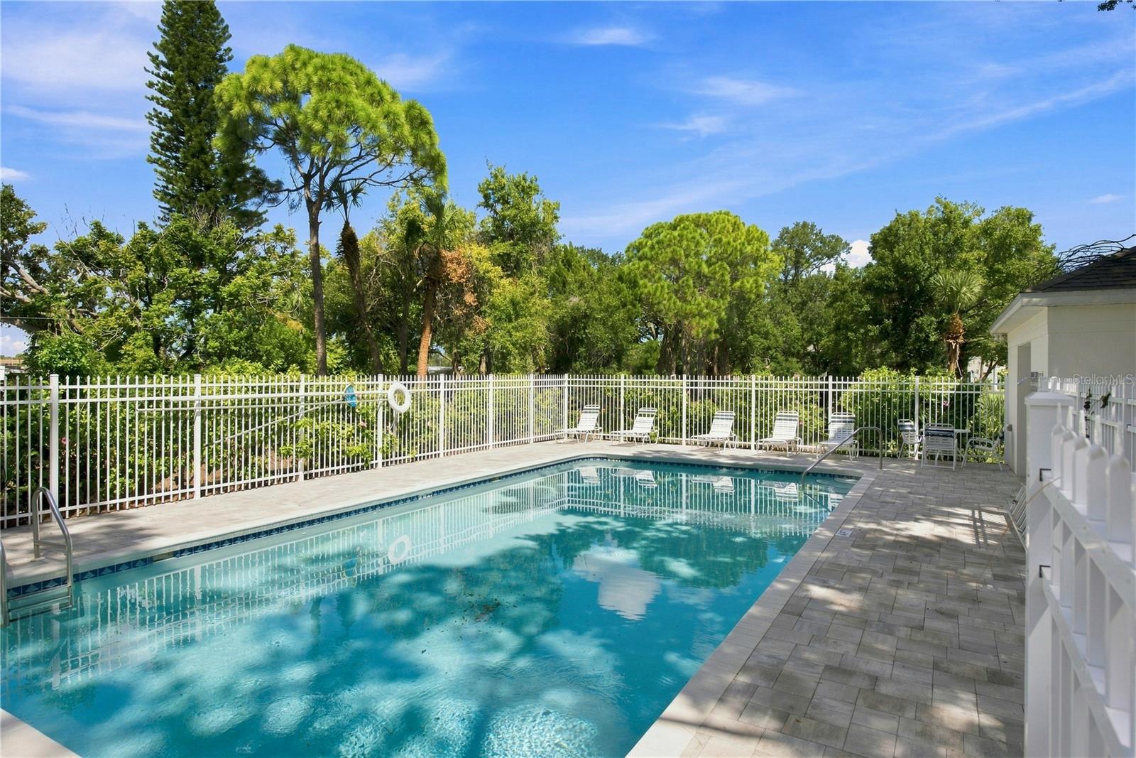 13710 FOREST LAKE DR — photo 34