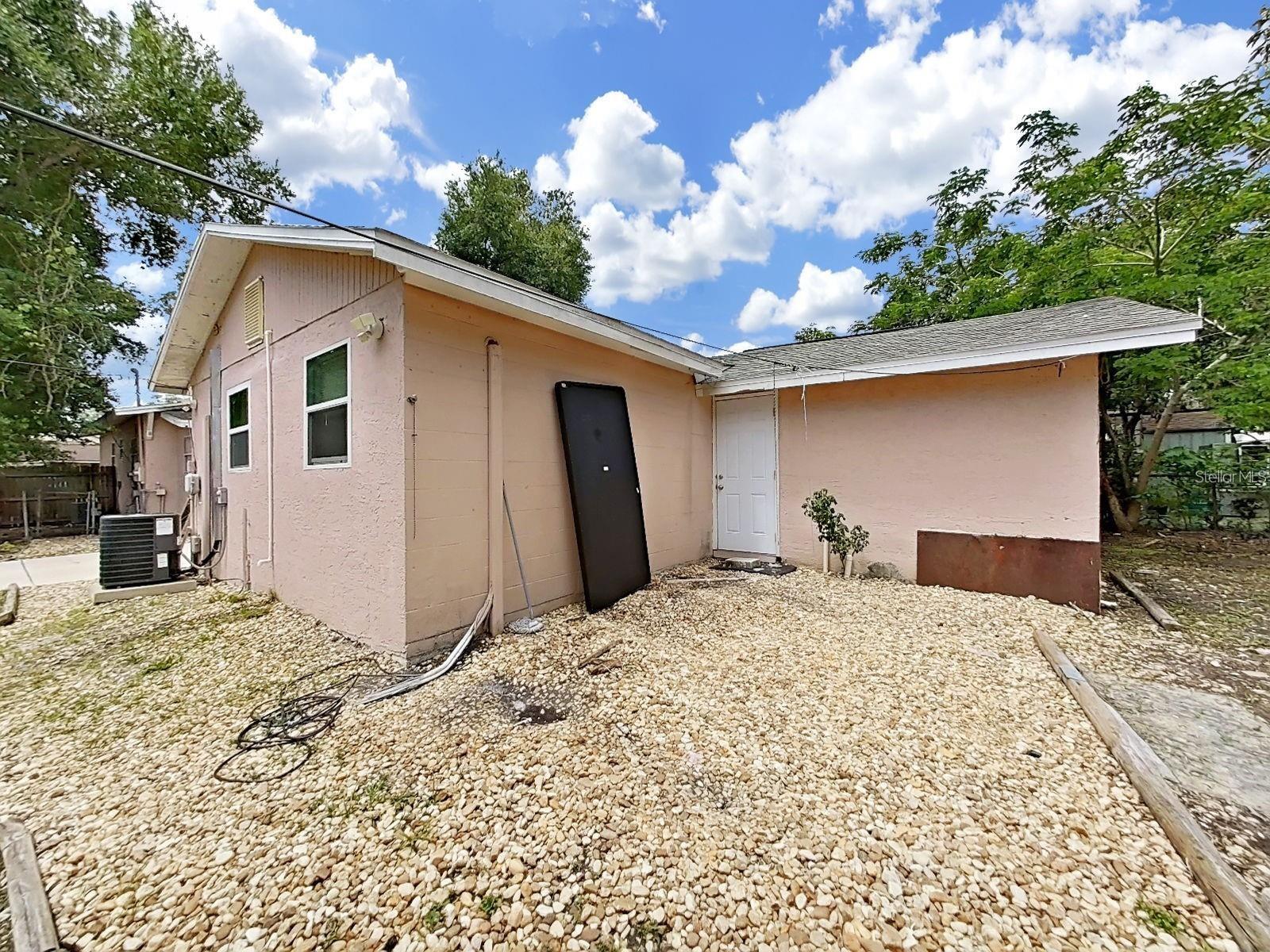1514 E NORTH BAY ST #B — photo 12