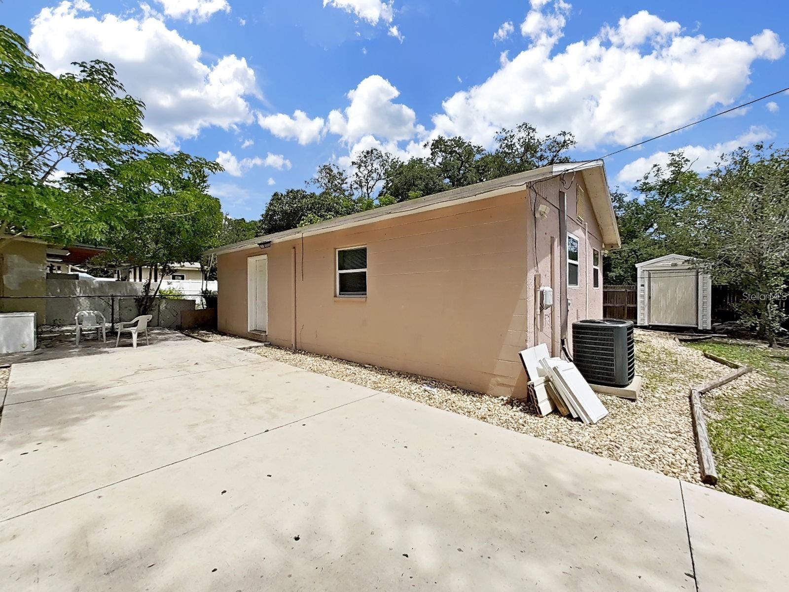 1514 E NORTH BAY ST #B — photo 2