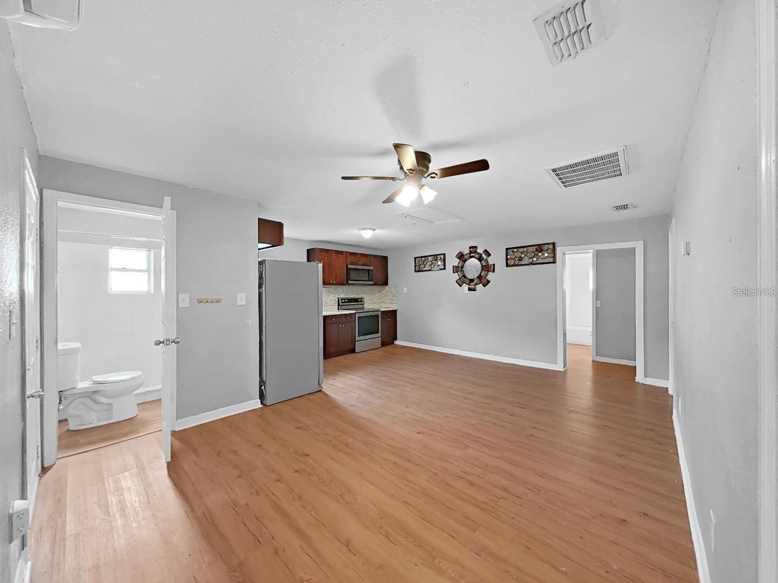 1514 E NORTH BAY ST #B — photo 3