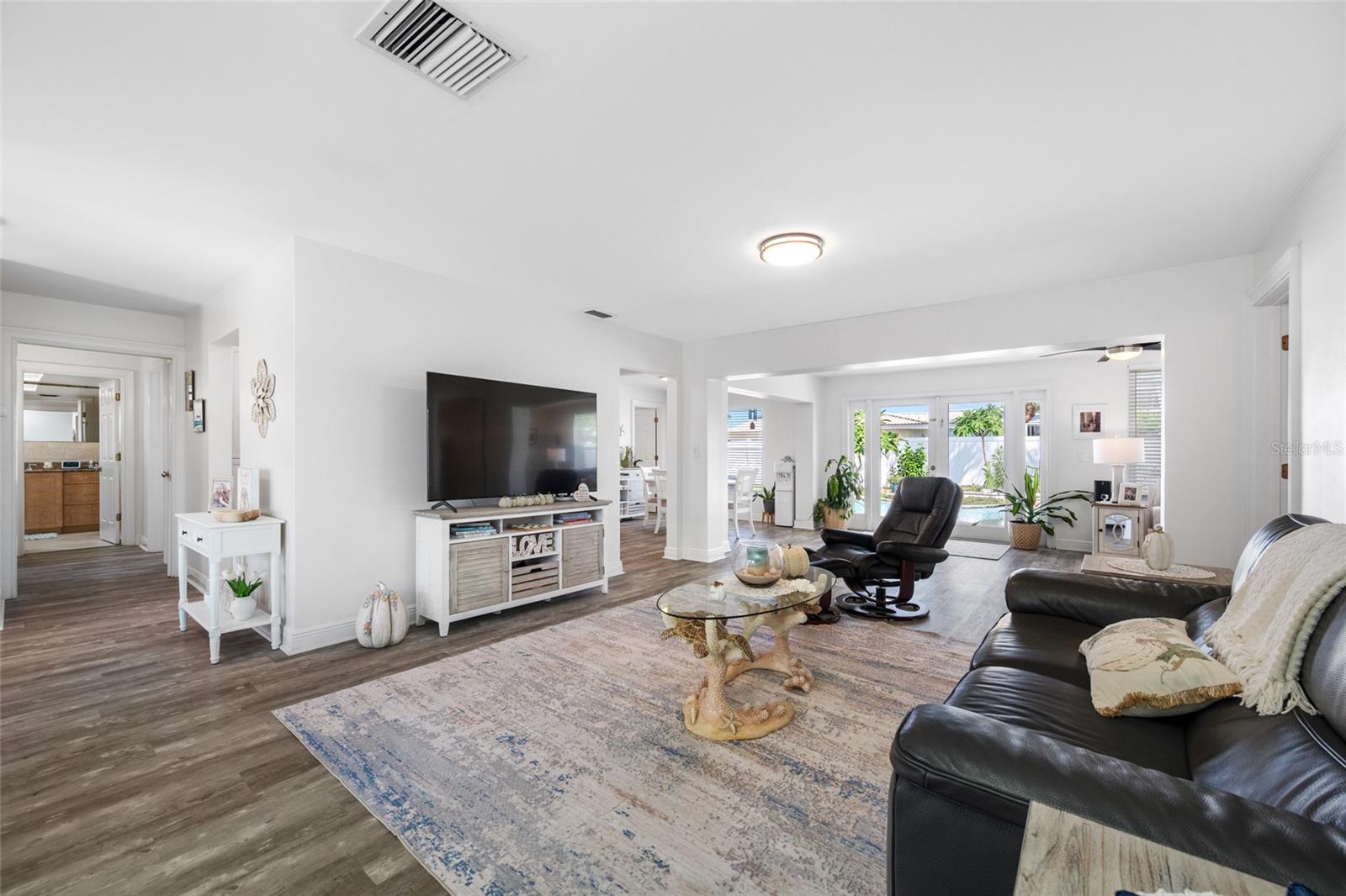14921 SOVEREIGN DR — photo 9