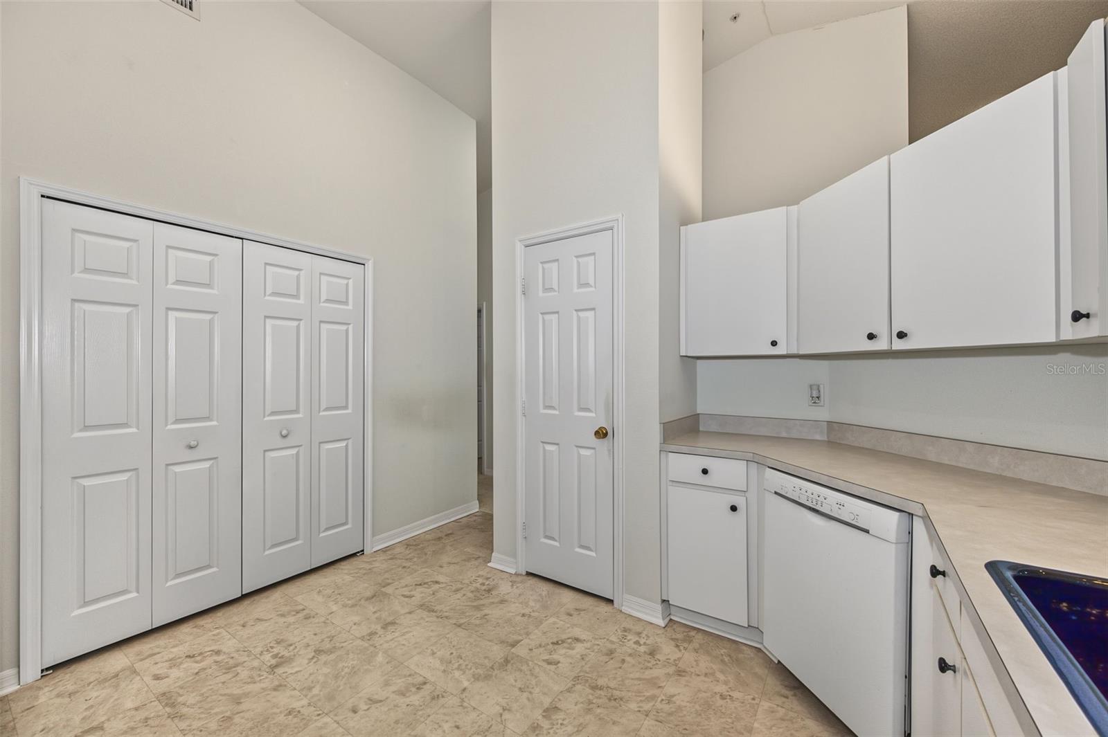 8406 TERRACE MEADOWS CT — photo 20