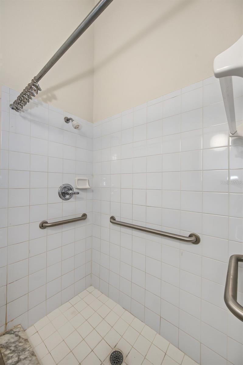 8406 TERRACE MEADOWS CT — photo 10