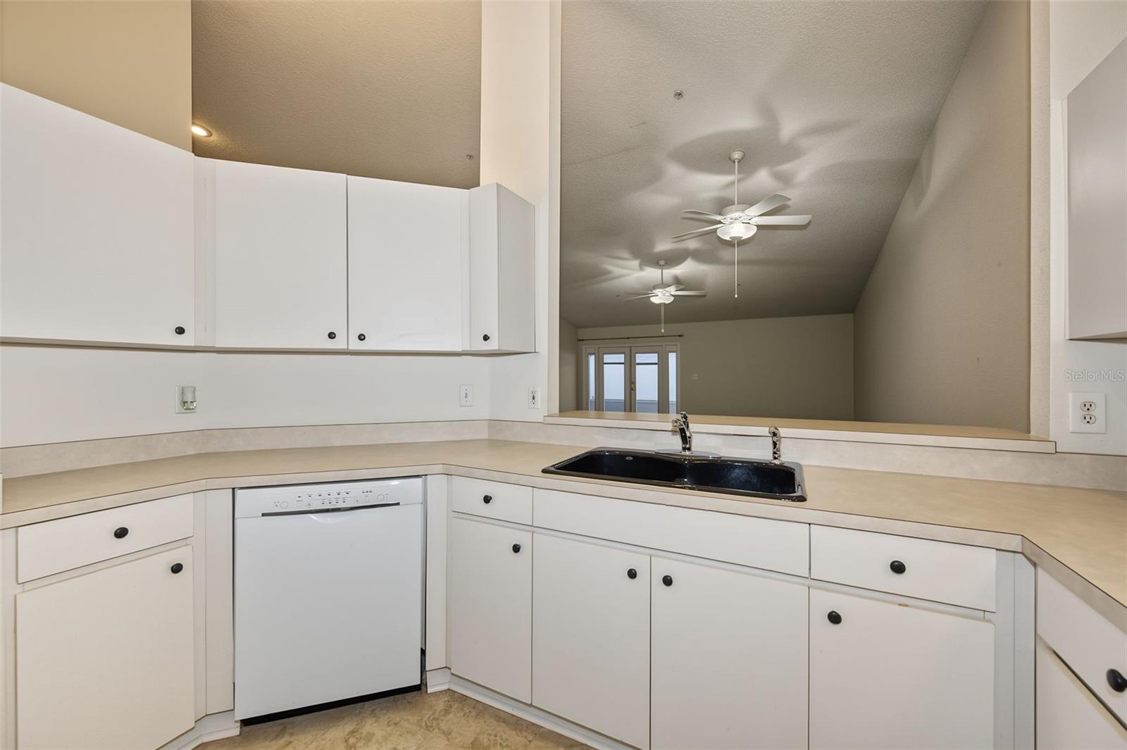 8406 TERRACE MEADOWS CT — photo 16