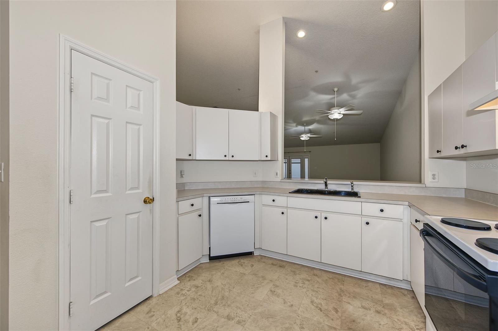 8406 TERRACE MEADOWS CT — photo 15