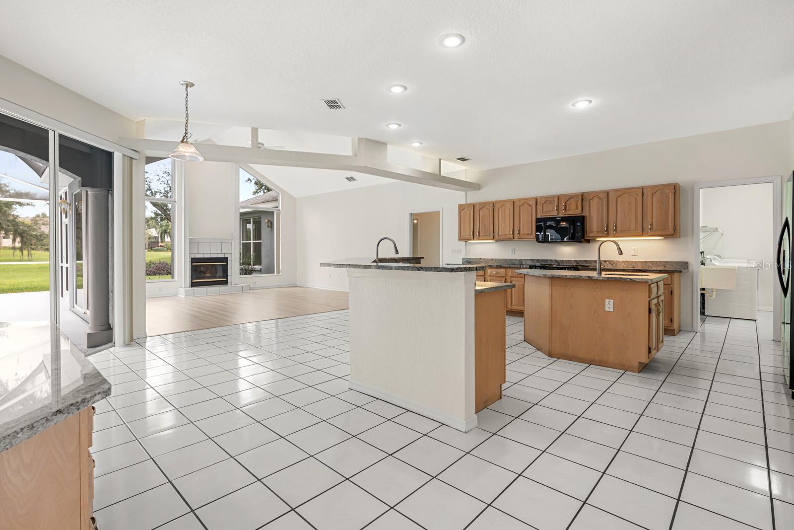 2713 CLUBHOUSE DR — photo 16
