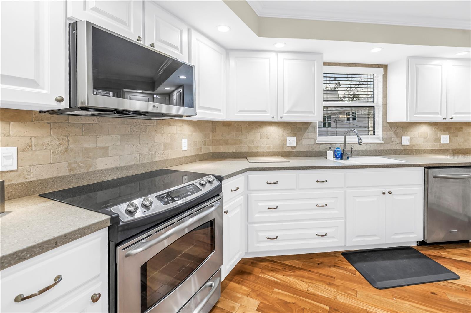 700 BEACH DR NE #201 — photo 9