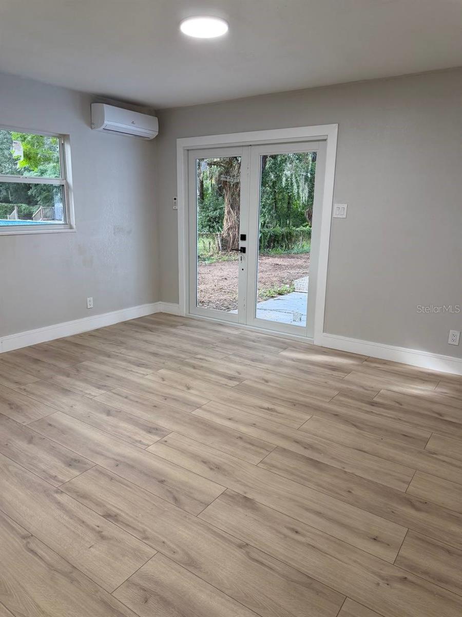 924 VALMAR ST — photo 4