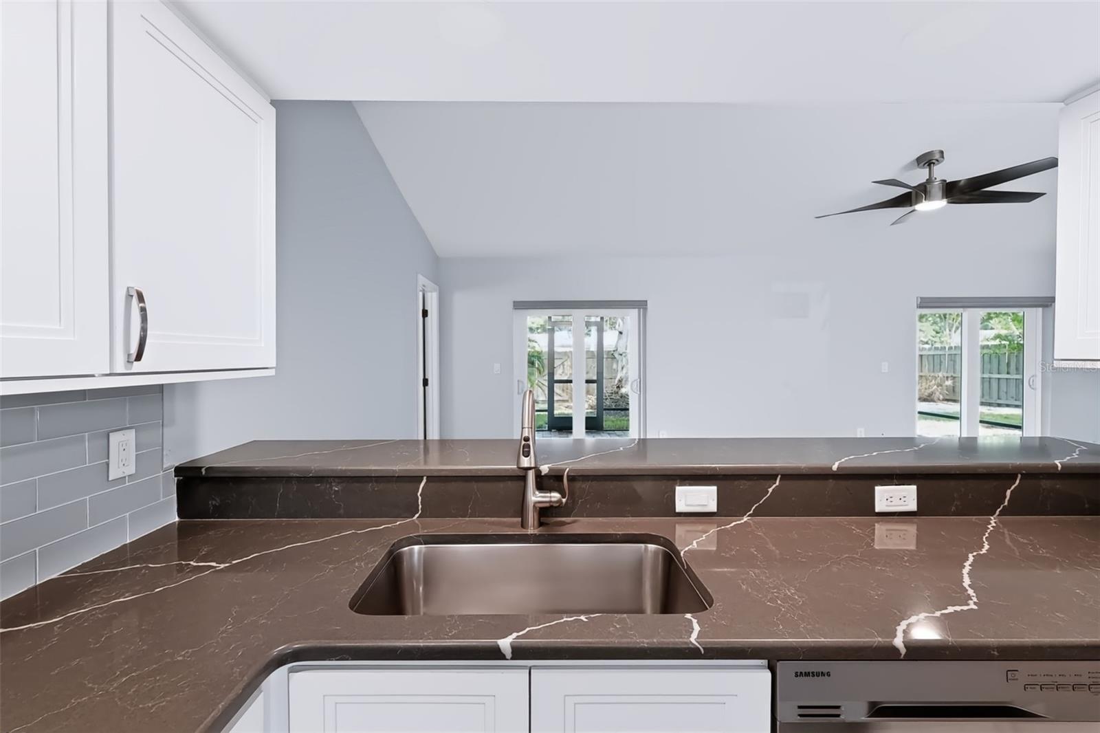 744 GREEN VALLEY RD — photo 24