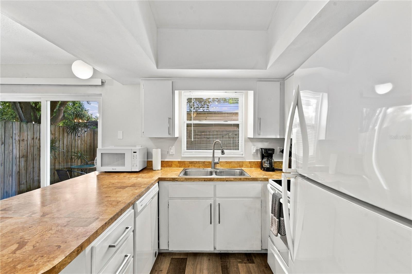 200 TWIN LAKE DR — photo 25