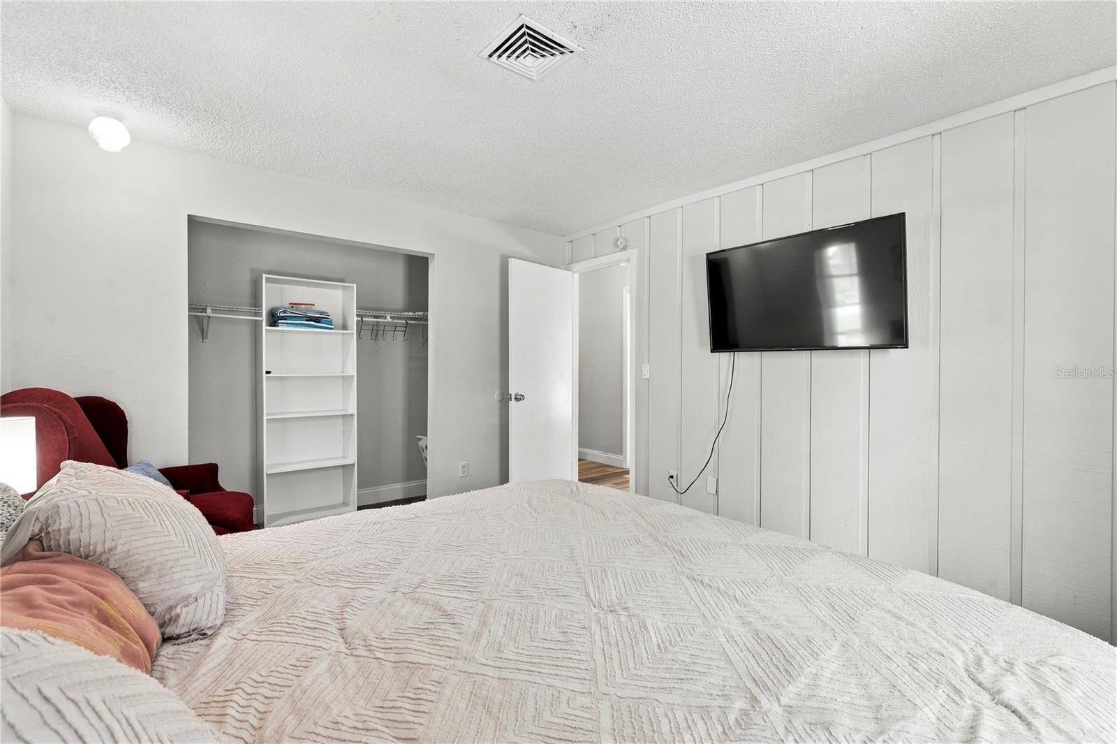 200 TWIN LAKE DR — photo 15
