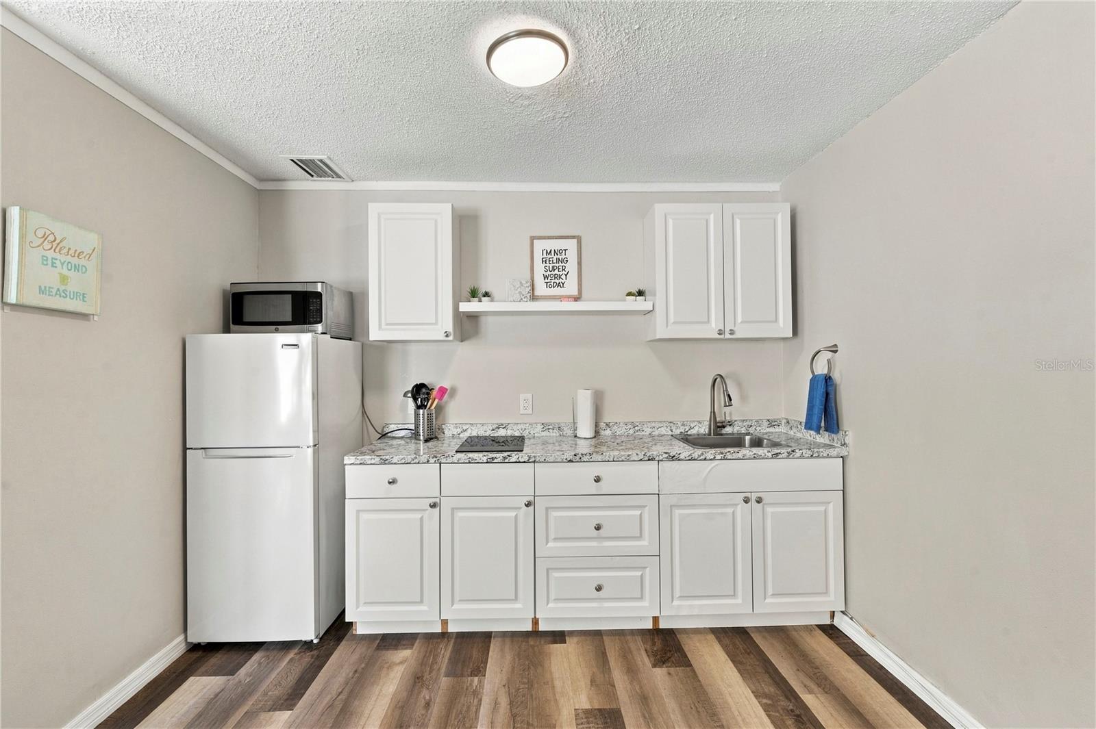 200 TWIN LAKE DR — photo 40
